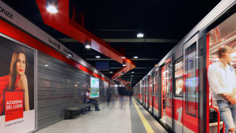 stazione metropolitana milano loreto accoltellamento ferito un ragazzo
