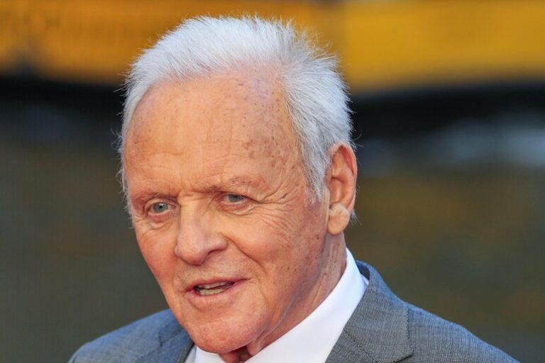 Anthony Hopkins Scatena l'Intrigo in "Maserati: The Brothers"