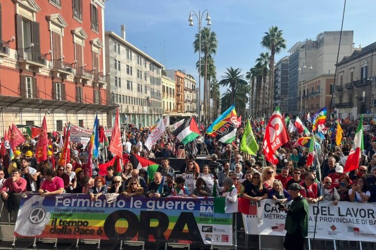 Bari Scende in Piazza: Un No Risonante alla Guerra e una Richiesta di Pace