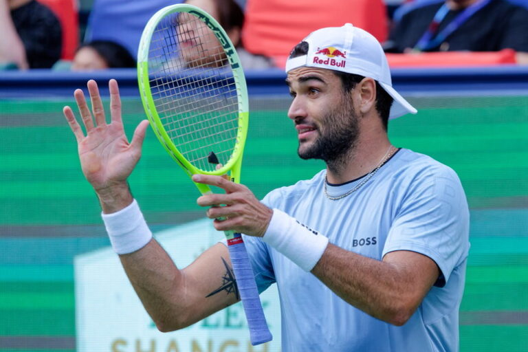 Berrettini Torna in Campo con una Vittoria a Shanghai: Un Esordio da Campione