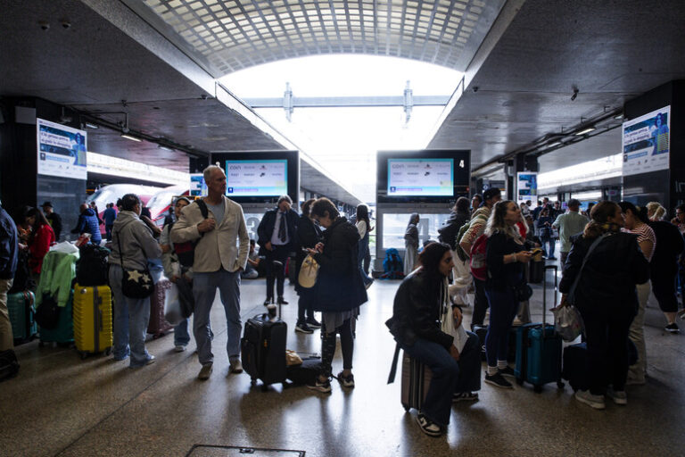 Binari del Discontento: Sciopero Nazionale Ferroviario Paralizza l'Italia