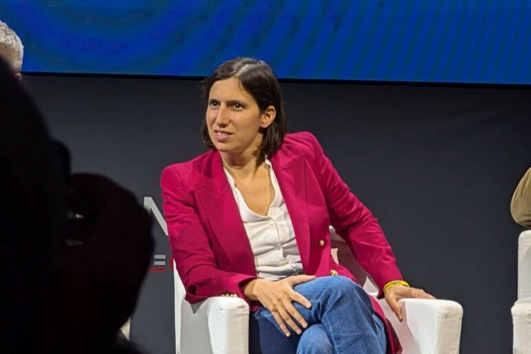 Capitalismo Neoliberista: Un Modello In Crisi Secondo Elly Schlein