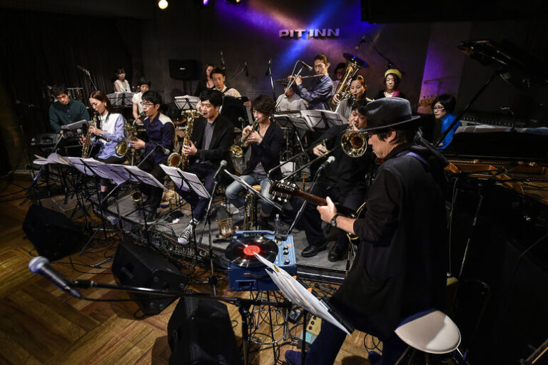 L'Arte del Rumore incontra il Jazz: Otomo Yoshihide e la sua Big Band incantano Reggio Emilia