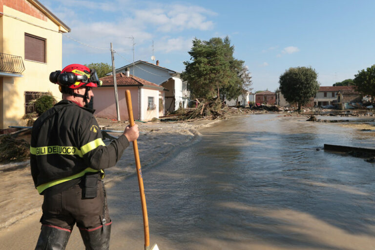 L'Italia tra Frane e Alluvioni: 8 Milioni di Vite a Rischio