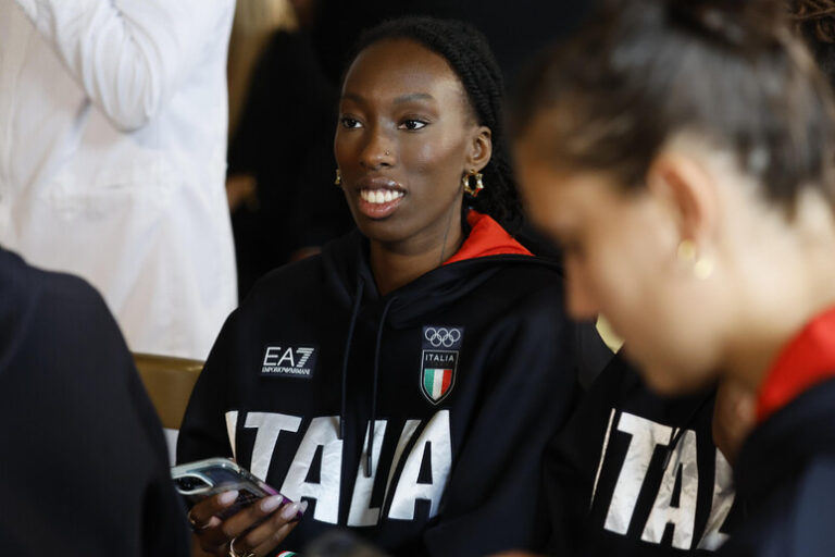 La stella del volley Egonu costretta a fermarsi: un mese di stop dopo l'operazione al naso