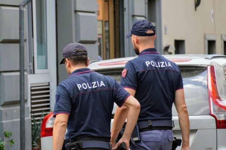 Nove Arresti per un Orrore Prolungato: Il Caso di Violenza di Gruppo che Scuote l'Italia