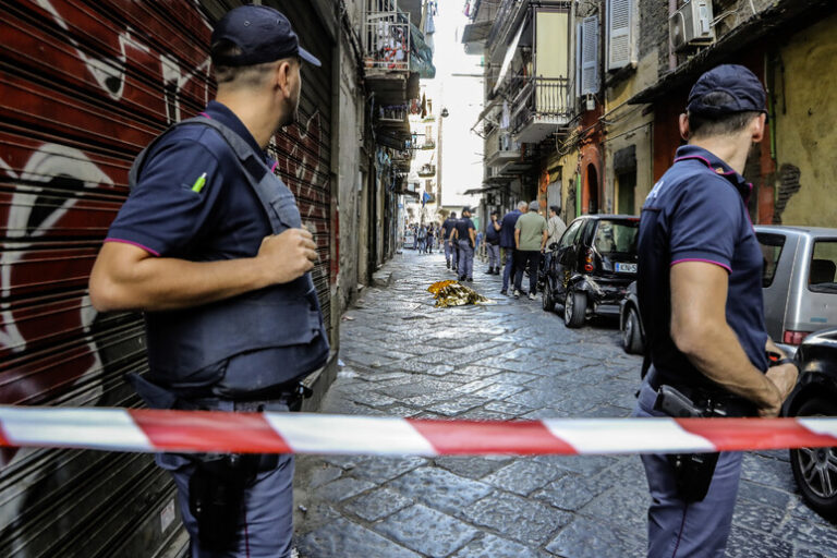 Omicidio a Napoli: Debitori e Parenti, un Dramma Familiare da 5mila Euro