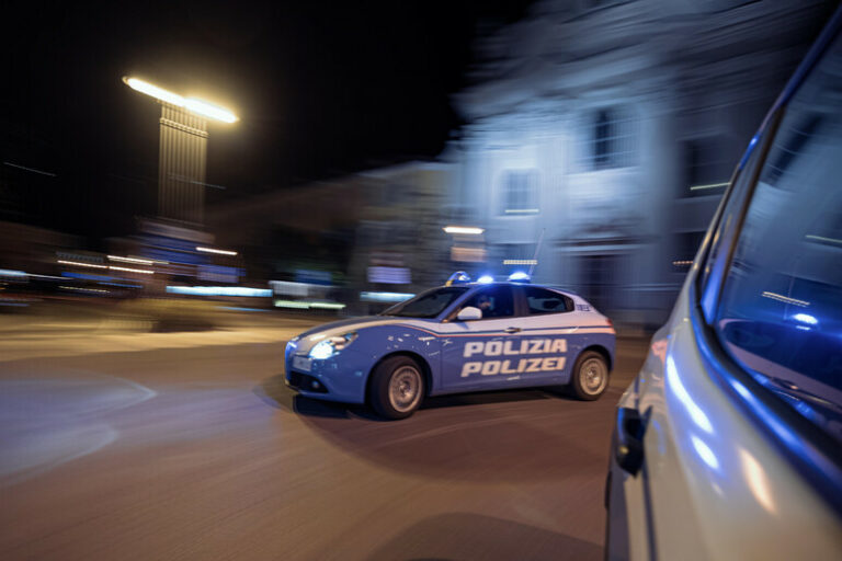 Orrore a Bolzano: Adolescente Aggredita alla Fermata del Bus