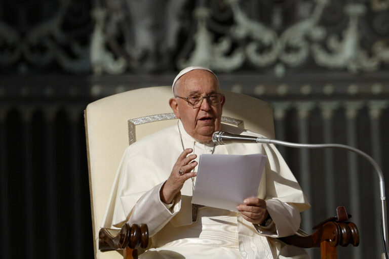 Papa Francesco Implora: "I Bambini e la Guerra, Un'Equazione Ingiustificabile"