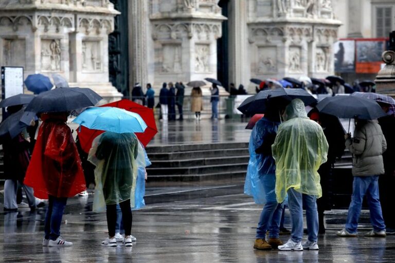 Quando Piove, Piove a Catinelle: L'Italia fra Alluvioni e Sole