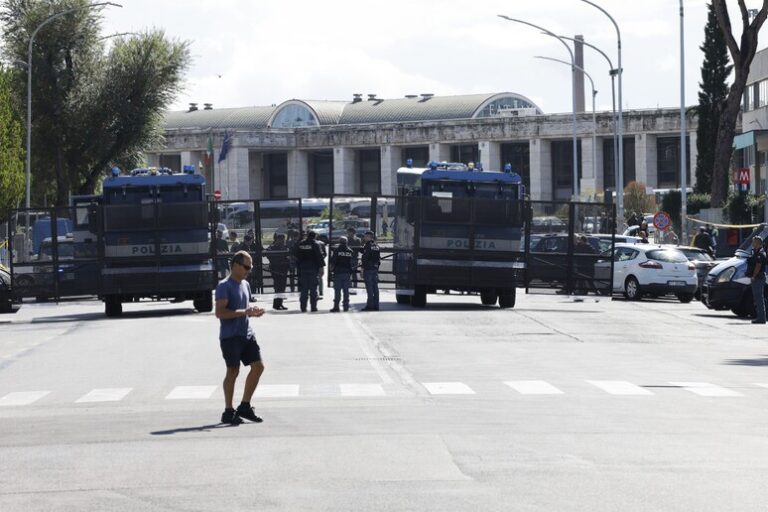 Roma, la Sicurezza Ferma il Corteo: 1.600 Controlli e 19 in Questura