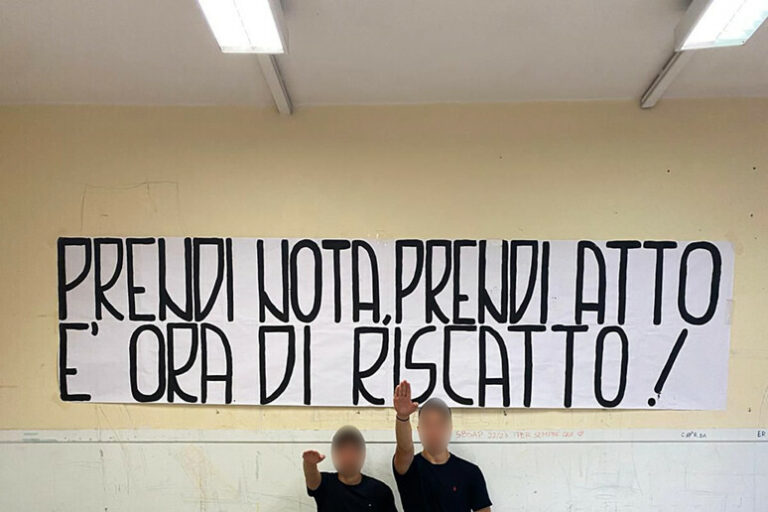 Scandalo a Roma: Saluti Romani in Aula Durante la Campagna Elettorale Studentesca