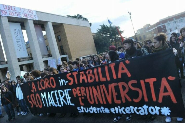 Scuola in Rivolta: Cub Scende in Piazza per Difendere Stipendi e Posti di Lavoro