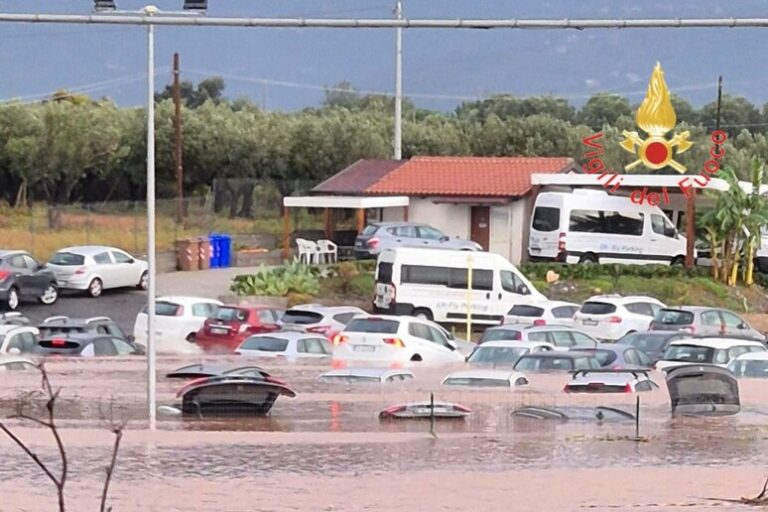 Torrente in Furia: Isolamento e Caos nel Cuore del Catanzarese