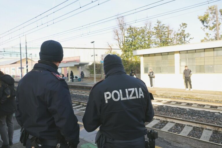 Tragedia all'Alba: Operaio Perde la Vita sui Binari, Tre Indagati