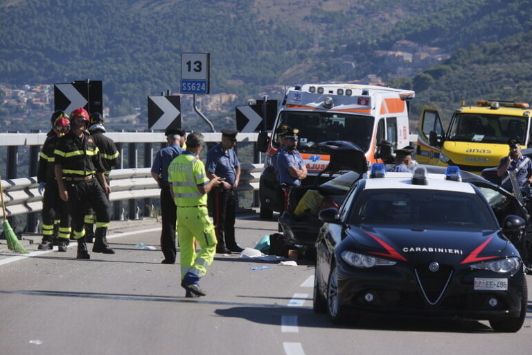 Tragedia sulla strada: Ribera in lutto per la perdita di una famiglia