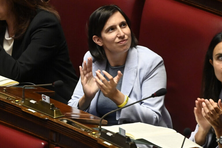 Un Milione di Firme per la Democrazia: Elly Schlein e la Battaglia sull'Autonomia