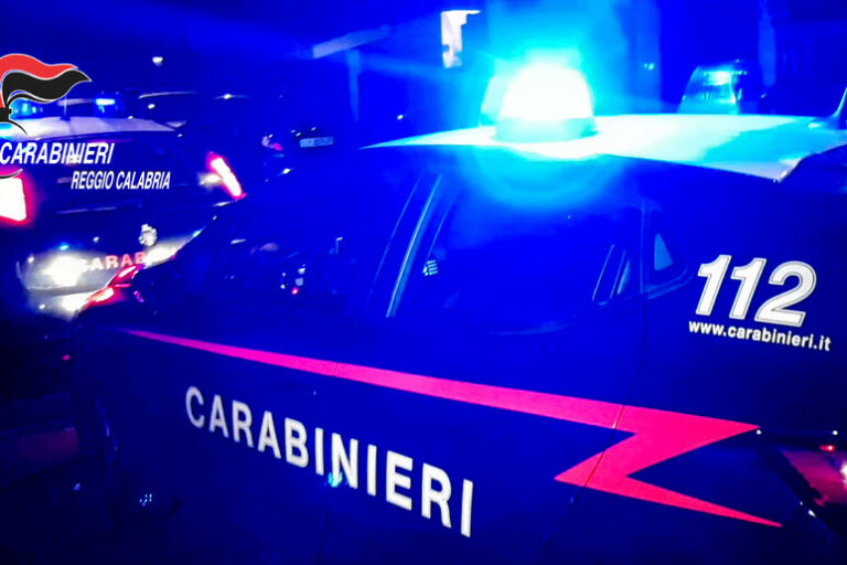 Un Secchio di Problemi: la Bizzarra Catena di Spaccio Familiare di Reggio Calabria