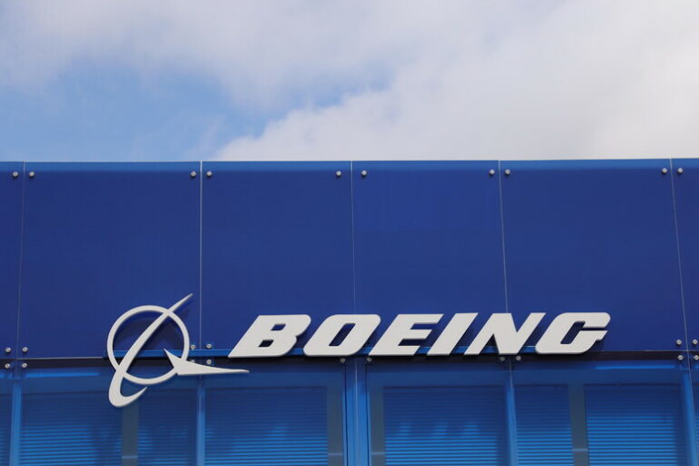 Alzata di ingranaggi: Boeing e operai trovano l'accordo, sciopero finito dopo 7 settimane