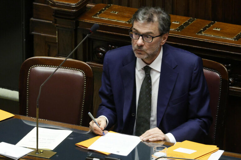 Giorgetti alla Carica: Un Appello agli Enti Locali per Rafforzare l'Economia Italiana