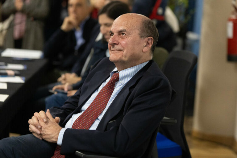 Il Caso Bersani-Vannacci: Quando la Metafora Incontra la Legge