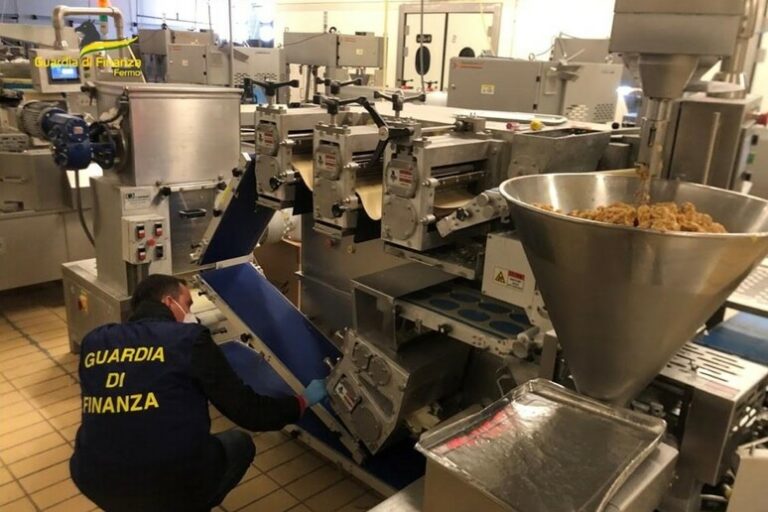 Il Lato Oscuro del Made in Italy: Sfruttamento e Ricatti nel Settore Alimentare