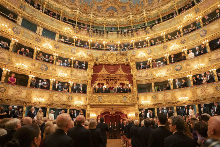 Il Silenzio di Otello: Sciopero a Venezia Cancella la Premiere alla Fenice