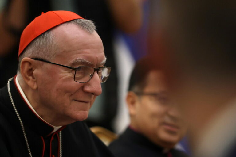 Il Vaticano tra Genocidio e Antisemitismo: Parolin Difende le Parole del Papa