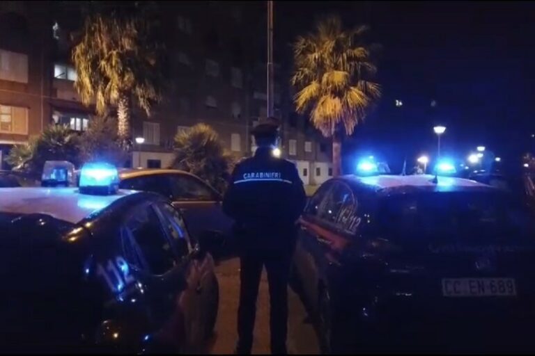 Notte di Terrore a Ischia: Due Giovani Feriti in una Rissa Fuori da un Disco Bar