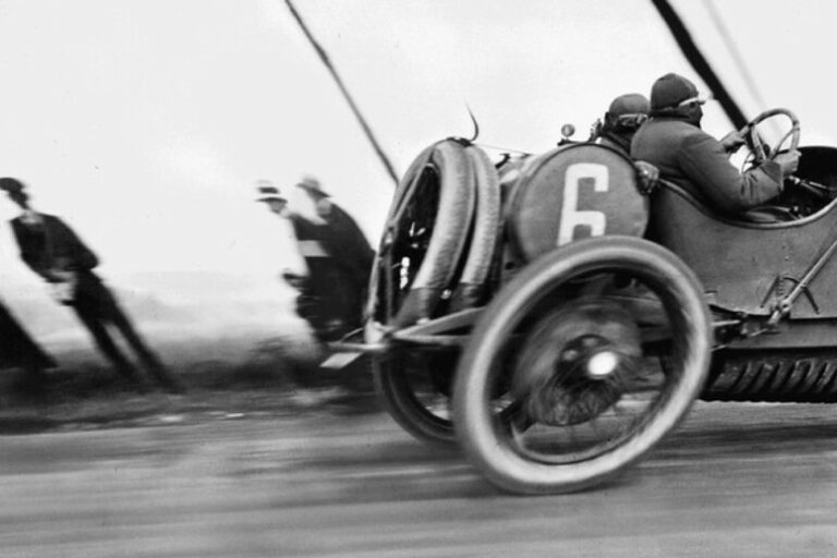 Quando la Fotografia Racconta il Secolo: Lartigue e Kertész a Riccione