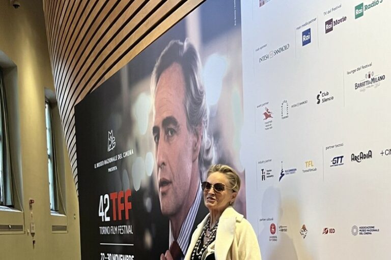 Sharon Stone a Torino: "Uomini, sostenete le donne contro la violenza"