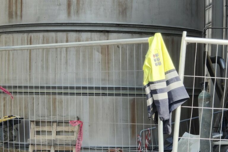 Tragedia nel Silenzio del Cantiere: Una Vita Spezzata a Medesano