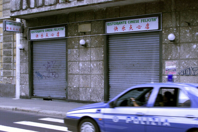 Un Colpo di Piede: Lite Notturna a Milano Finisce in Ospedale e Denuncia