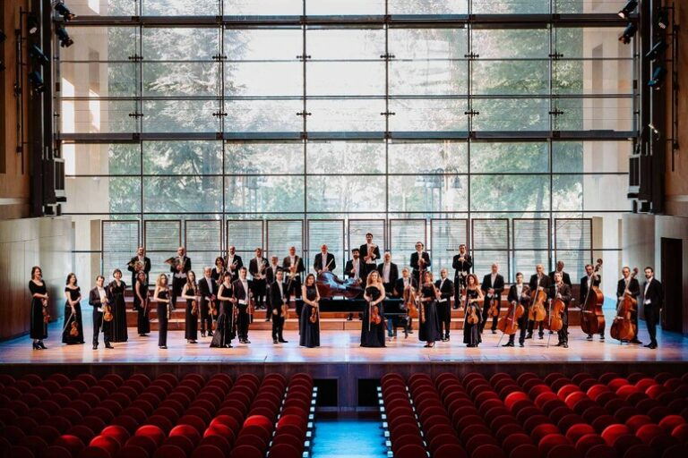 Un Viaggio Emozionante nel Novecento Musicale: Cristina Zavalloni e la Filarmonica Toscanini Illuminano l'Emilia-Romagna