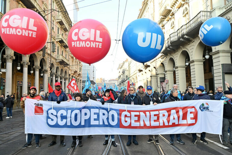 Un'Onda di Protesta: Mezzo Milione in Marcia per Rivoluzionare l'Italia