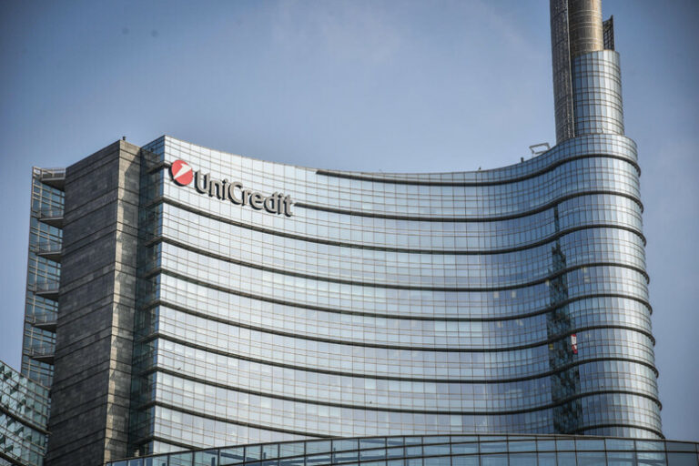 Unicredit Sfonda i Record: Utile Netto Schizza a 7,7 Miliardi in Solo Nove Mesi