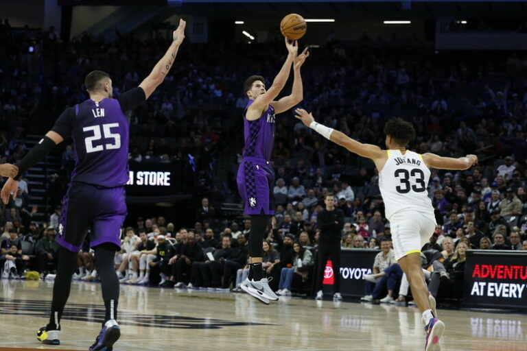 Emozioni e Strategie: Atlanta e Houston Volano in Semifinale della NBA Cup