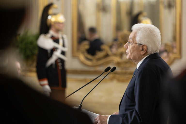 Eroi in Uniforme: L'Italia Celebra il Coraggio dei Suoi Vigili del Fuoco