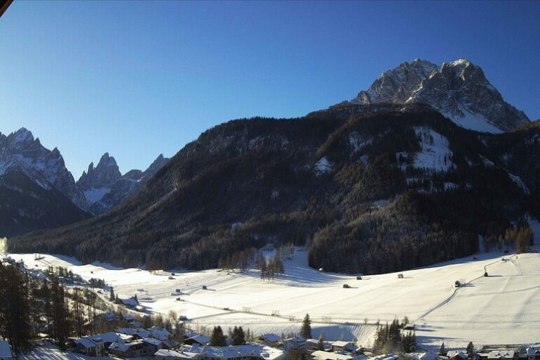 Gelo da Record sulle Dolomiti: Sesto Pusteria Registra -17 Gradi!