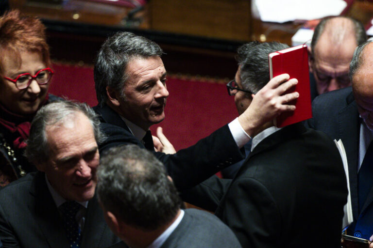 Il Duello Verbale che Scuote il Senato: Renzi vs La Russa