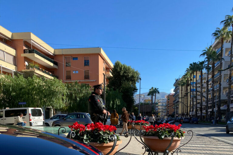 La Giustizia Incatena Sei Giovani: Violenza Inaudita a Sorrento