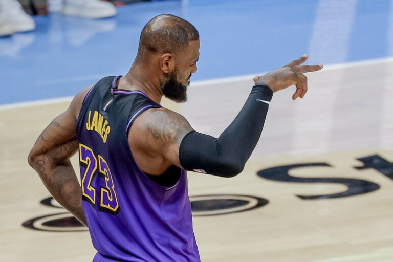 LeBron Scavalca Kareem: Un Nuovo Record di Minuti nella NBA