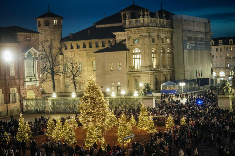 Natale in Italia: Tra Città d'Arte e Piste da Sci, un Festivo Calo di Presenze