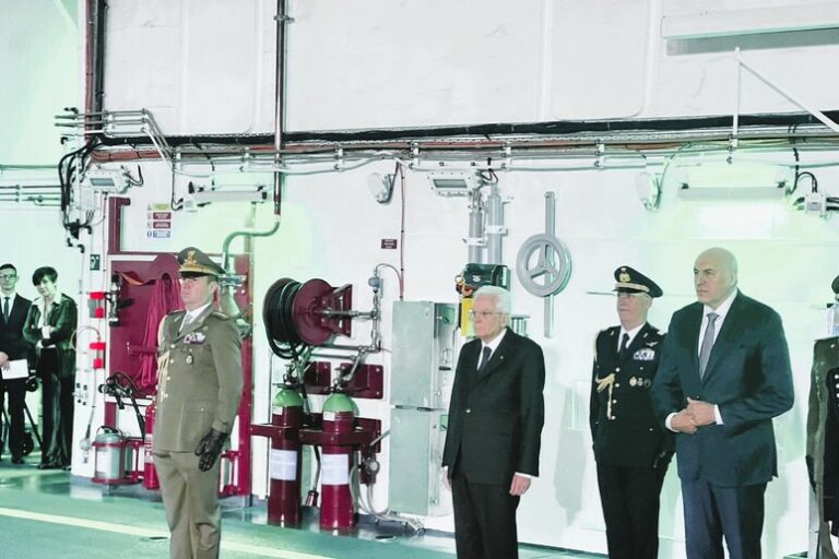 Nave Trieste, simbolo di potenza e innovazione: il battesimo di fuoco alla presenza di Mattarella