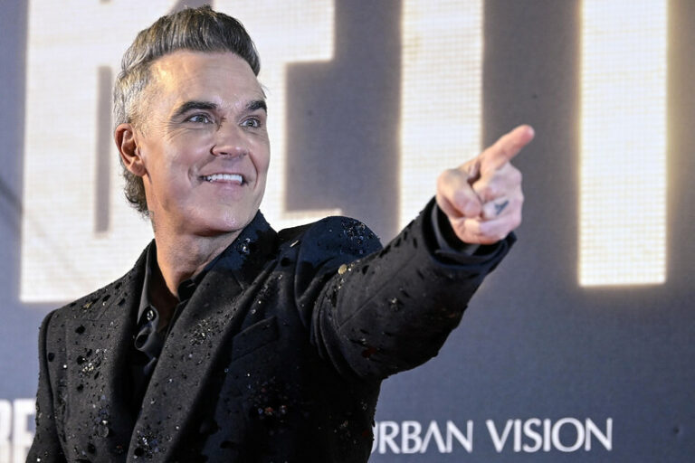 Robbie Williams, Una Scimmia sul Palcoscenico: Il Biopic che Rivoluziona il Genere