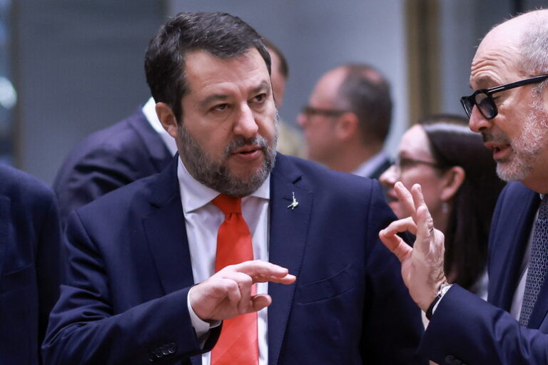 Salvini tra soddisfazioni e polemiche: rinnovo contratti e revisione dello sciopero