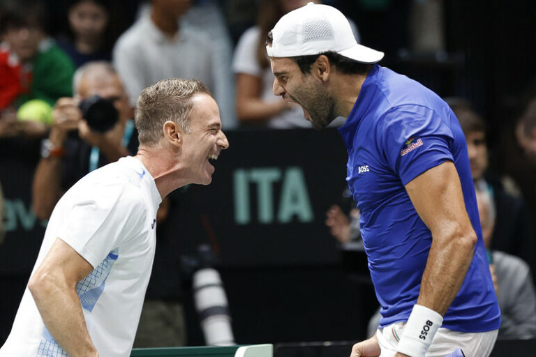 Stelle del Tennis Scaldano i Motori a Brisbane: Il Ritorno di Djokovic e la Prima di Berrettini