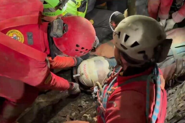 Tra Rocce e Resilienza: L'Odissea di Ottavia Piana, la Speleologa che ha Sfidato il Destino