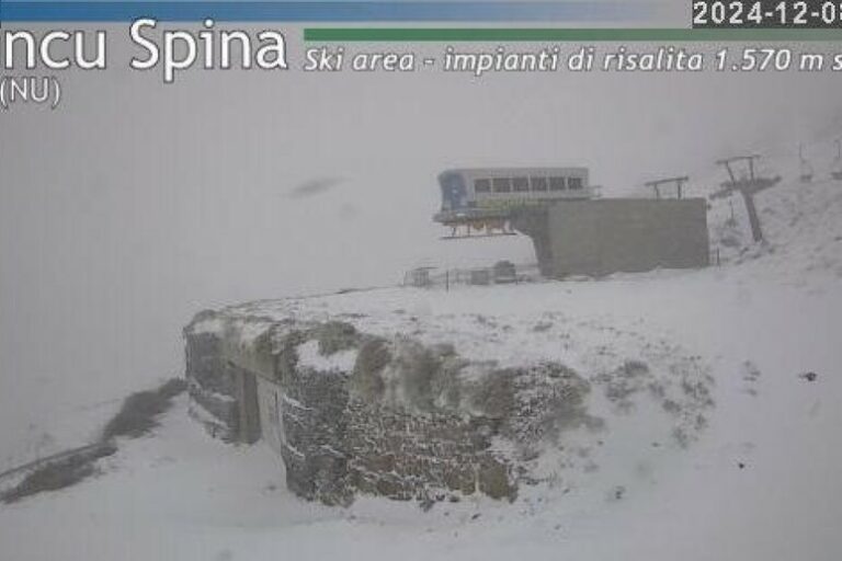 Un Manto Bianco Avvolge il Gennargentu: la Prima Neve Accarezza la Sardegna