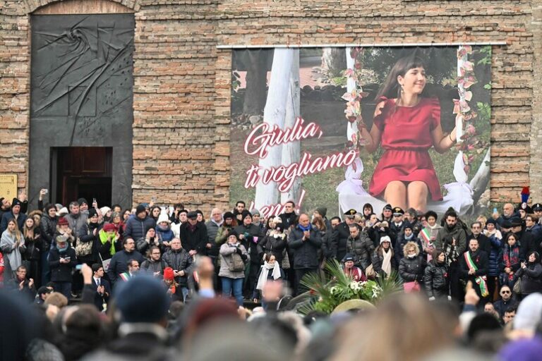 Un Omaggio a Giulia: Luce nella Tragedia a Padova